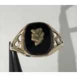 9K Yellow Gold Gent Ring with Onyx and GOLD Intaglio, weight 2.5g and size R1/2 (ECN687)