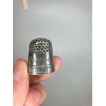 White Metal 'Victoria & Albert' Thimble dated 1840, weight 16.2g