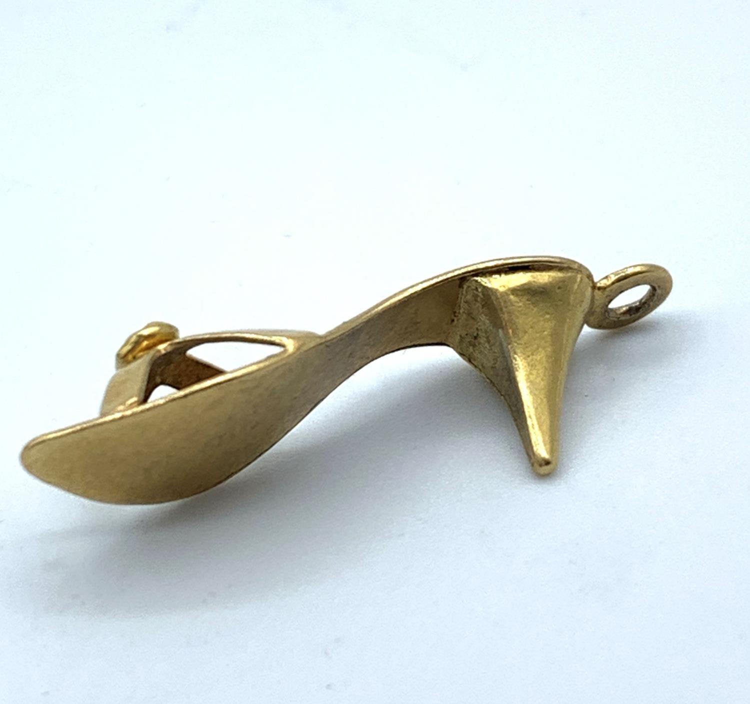 9ct Gold Shoe Charm/Pendant, weight 2.7g and 3cm long - Image 6 of 6
