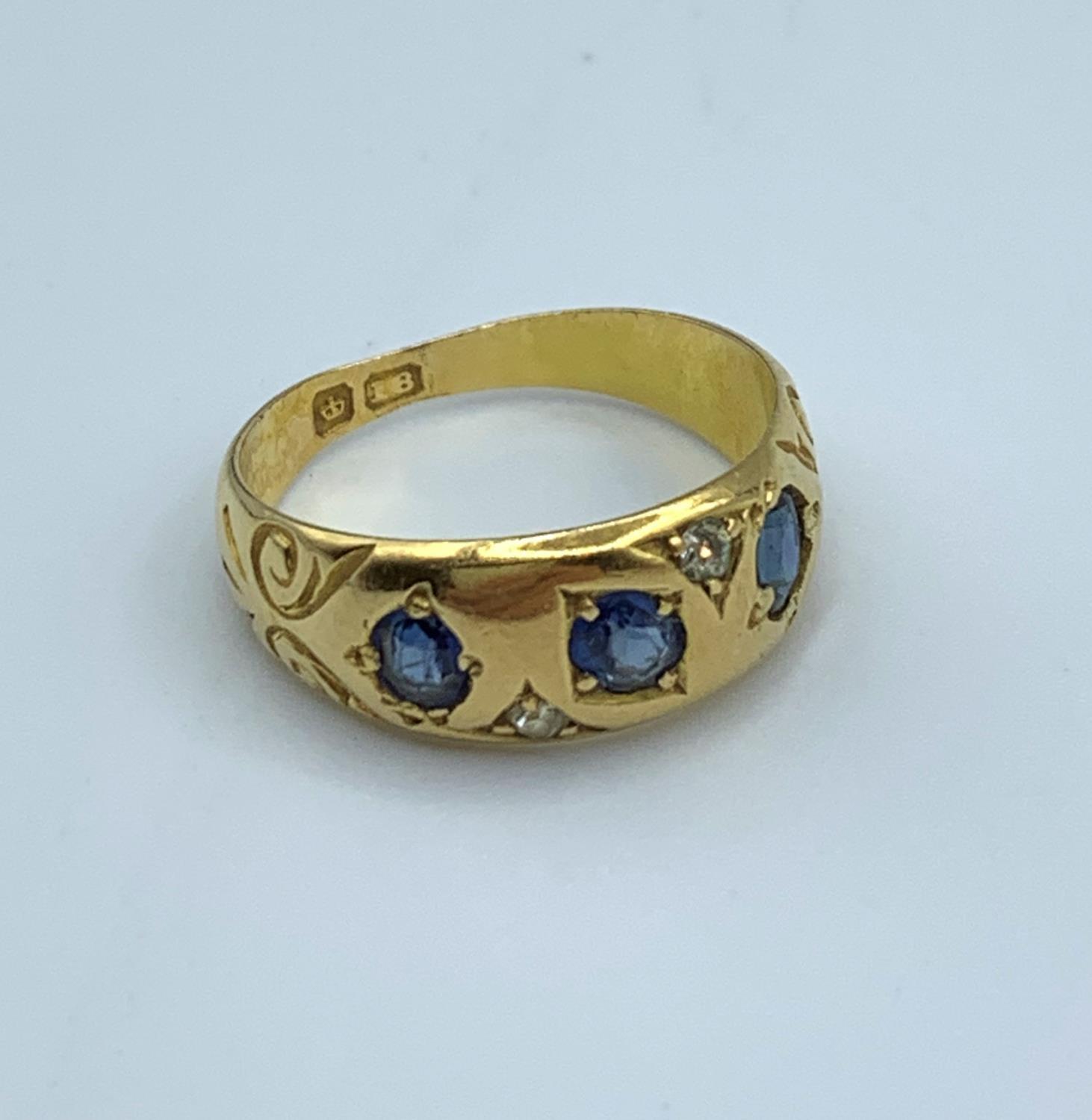 18ct Yellow Gold Vintage Ring With 3 Sapphires 3g size G - Image 12 of 12