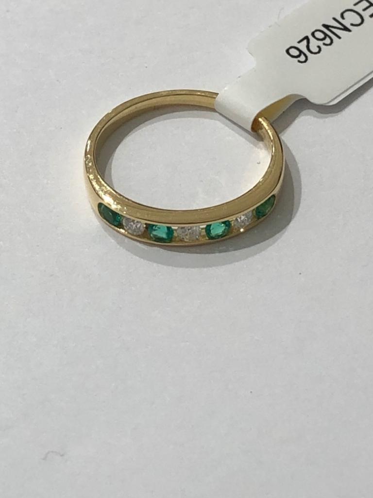 18k yellow Gold Ring with top quality Diamonds (0.15ct) and 3 Emeralds, weight 2.3g and size M ( - Image 3 of 8