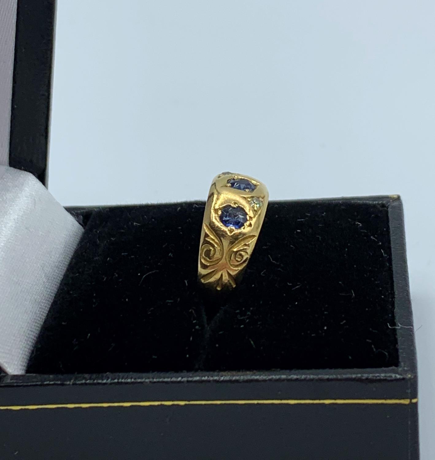 18ct Yellow Gold Vintage Ring With 3 Sapphires 3g size G - Image 6 of 12