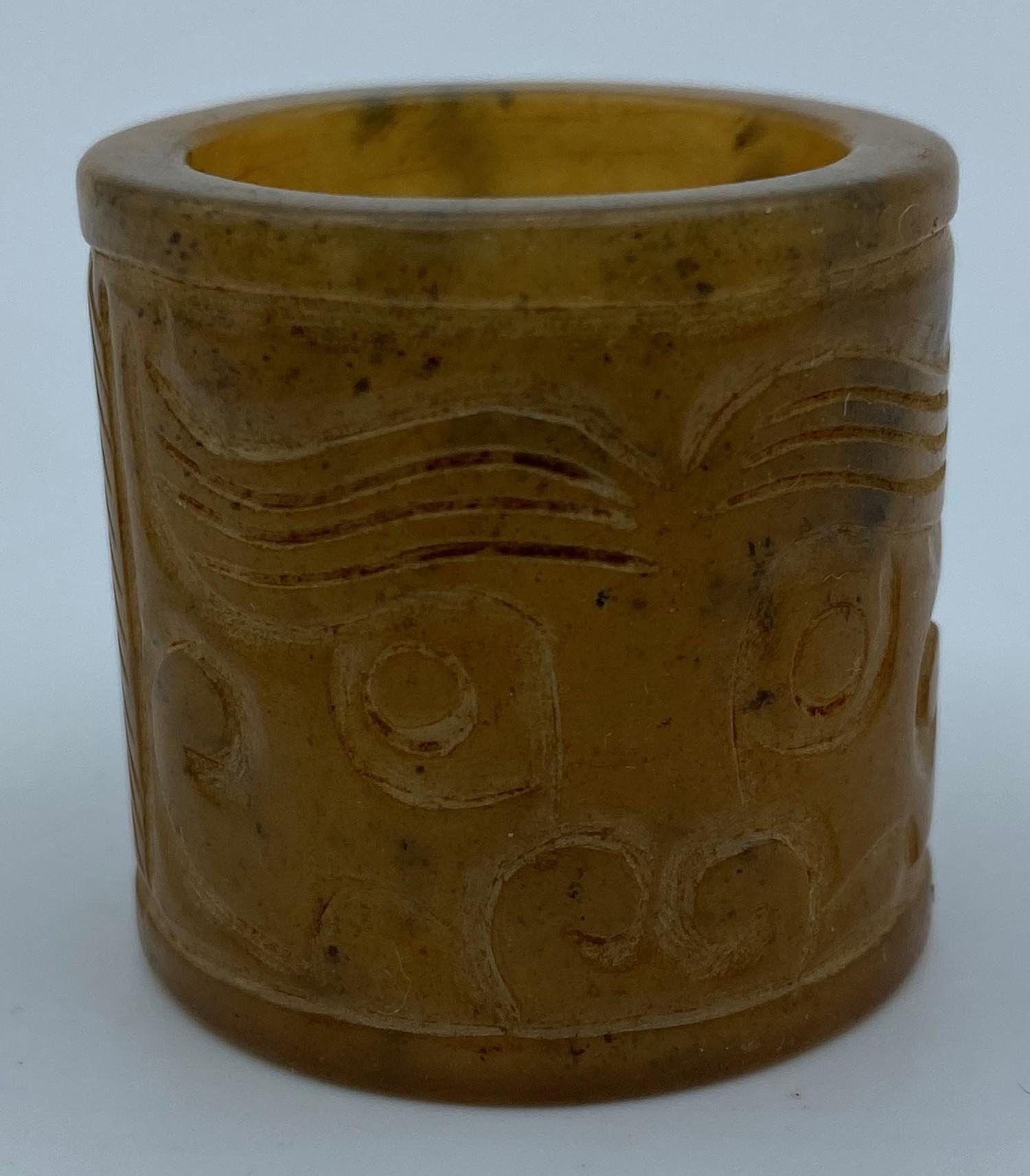 A Tibetan Hardstone Hard Carving Ring (19th Century) Depicting Two Stylised Faces, Size Z. - Image 3 of 12