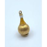 9ct Gold Vintage Bottle Charm/Pendant, weight 2.5g and 2cm tall
