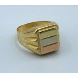 18ct Gents Signet Ring with 3 colour Gold Face, weight 8.6g and size R/W