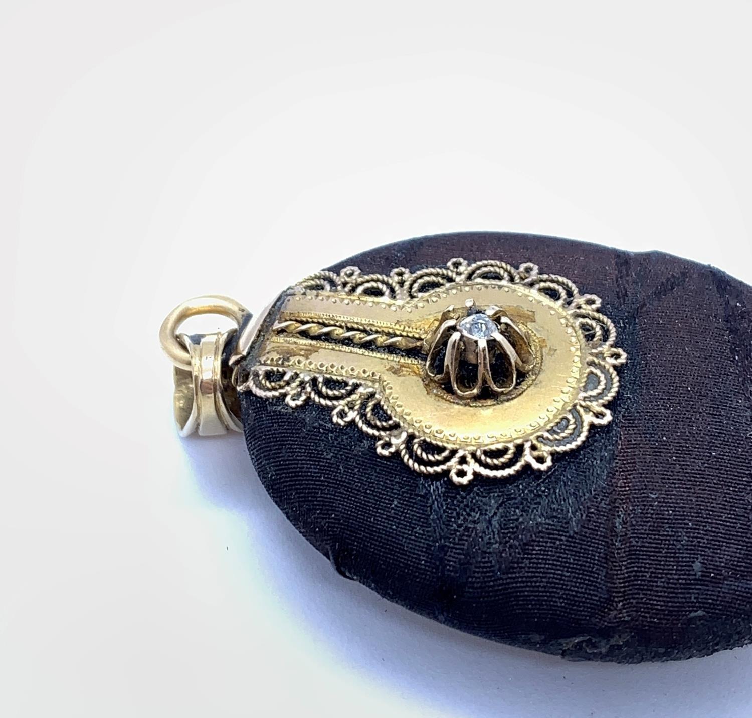 Victorian Mourning Pendant (needs glass) in 9K Gold - Image 4 of 4