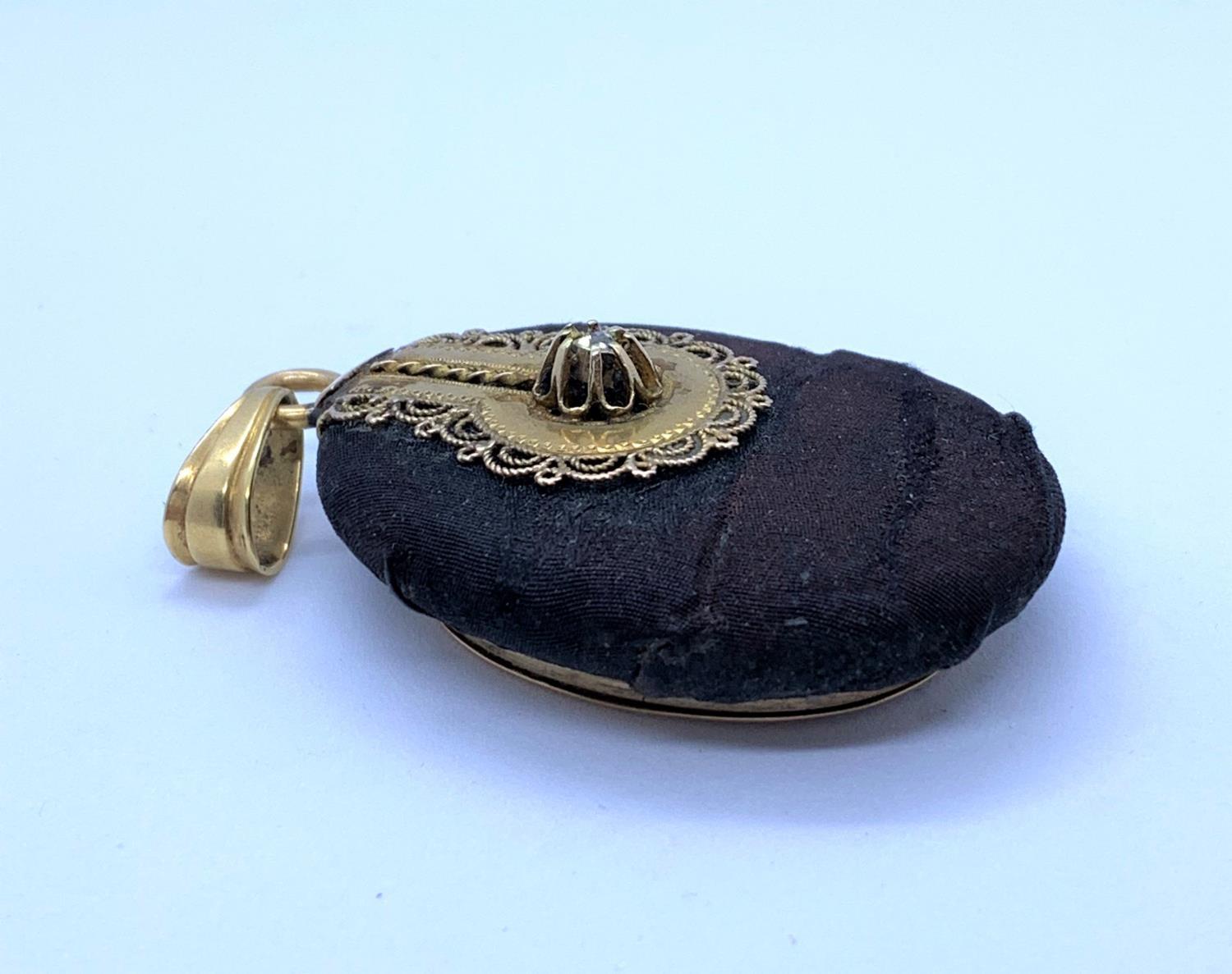 Victorian Mourning Pendant (needs glass) in 9K Gold - Image 3 of 4