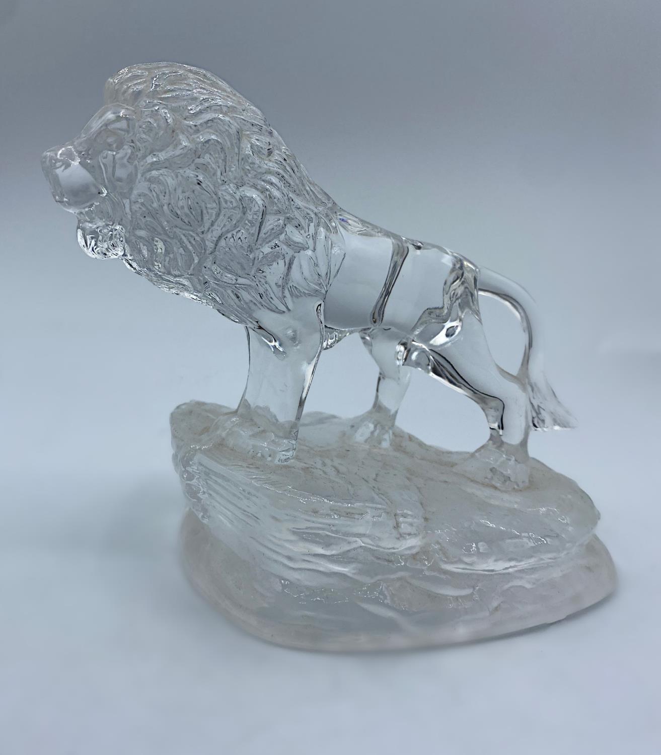 Cristal d'Arques France lead crystal Glass Lion Figure Paperweight in the shape of a Lion, weight