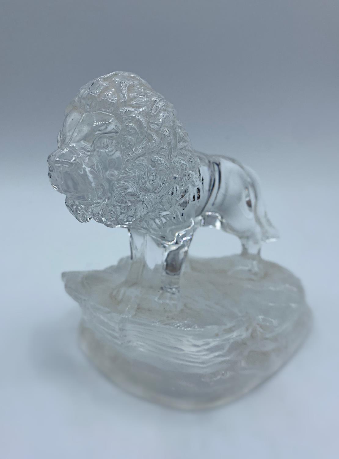 Cristal d'Arques France lead crystal Glass Lion Figure Paperweight in the shape of a Lion, weight - Image 2 of 3