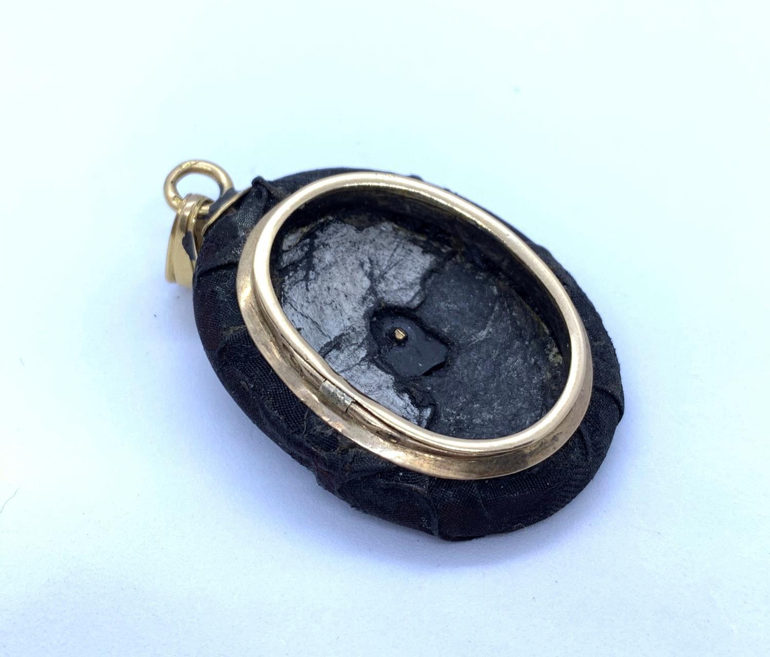 Victorian Mourning Pendant (needs glass) in 9K Gold - Image 2 of 4