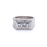 18K White Gold Ring with 1.18ct Diamonds, weight 17g and size P1/2 (SIG08)