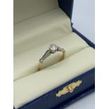 14CT Gold and Platinum Ring with 0.20ct Diamond Centre in an illusion setting, size P and weight 2.