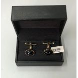 Pair of 9K Yellow Gold Cufflinks with Oonyx, weight 8g (2)