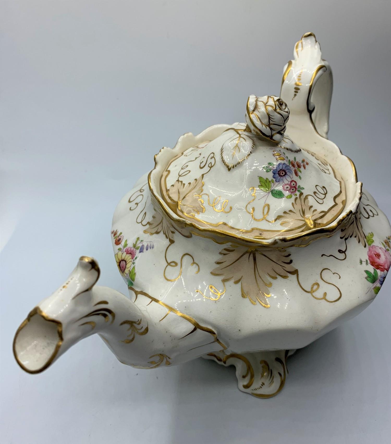 H&R Daniel Bath shape Teapot with Floral theme in good condition - Image 3 of 8