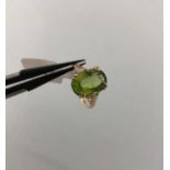 9K Yellow Gold Ring with 4.70ct Tsavorite stone centre, weight 2.28g and size O (ECN259)