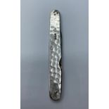 Antique Silver Twin bladed Penknife, having a clear hallmark for London 1904, in good condition 8.