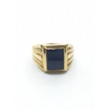 Gentleman 18ct Gold Ring with black centre Stone as new, weight 8.3g and size U