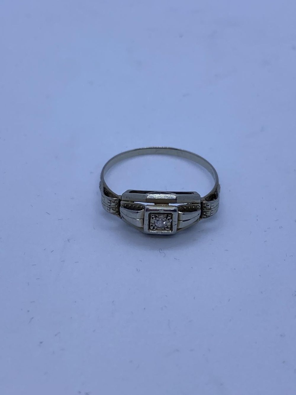 Vintage 18ct Gold Ring with Small Diamond, 1.8, Size P. - Image 4 of 5