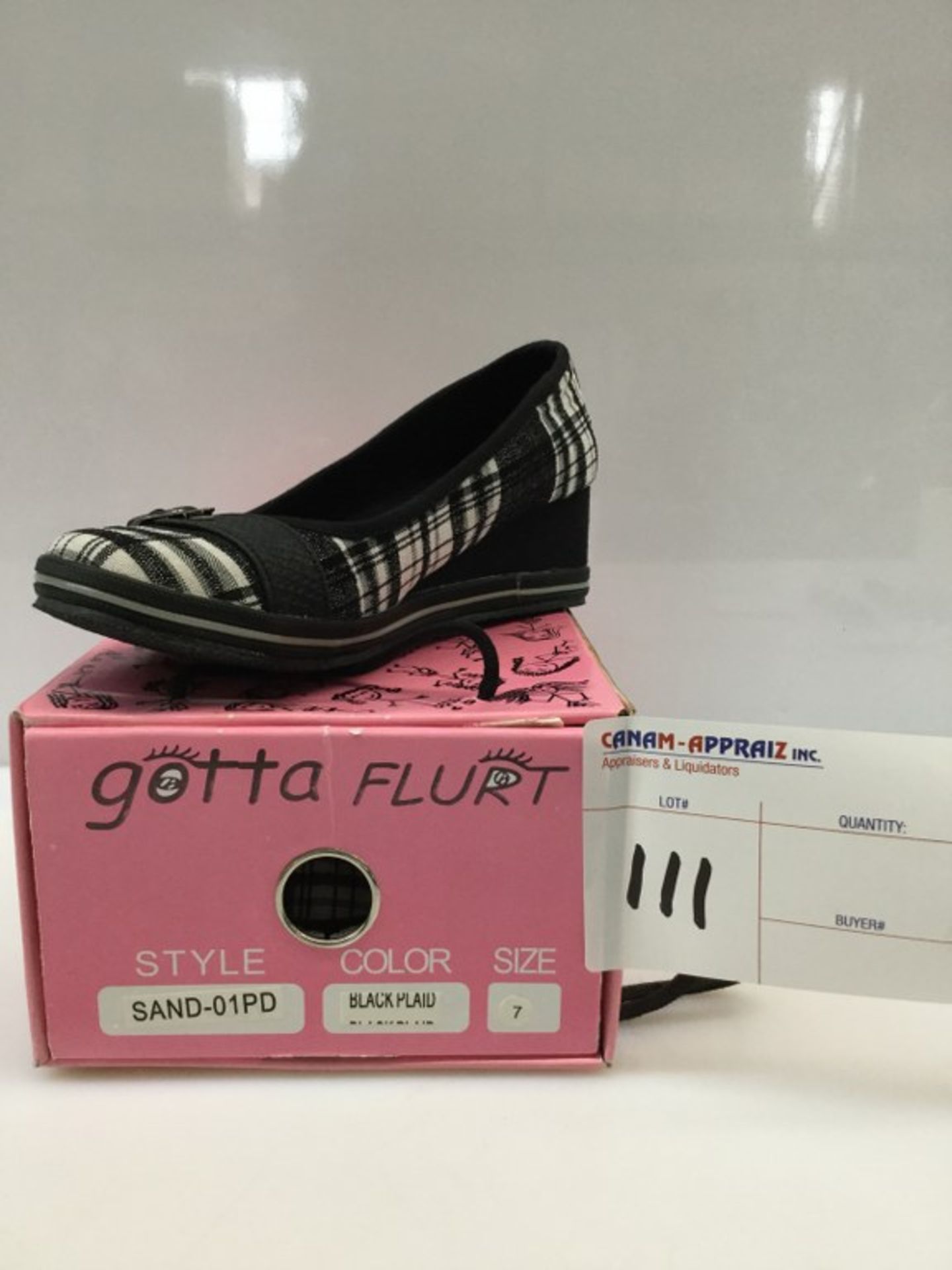 GOTTA FLIRT BLACK PLAD GIRL SHOE, SIZE 7