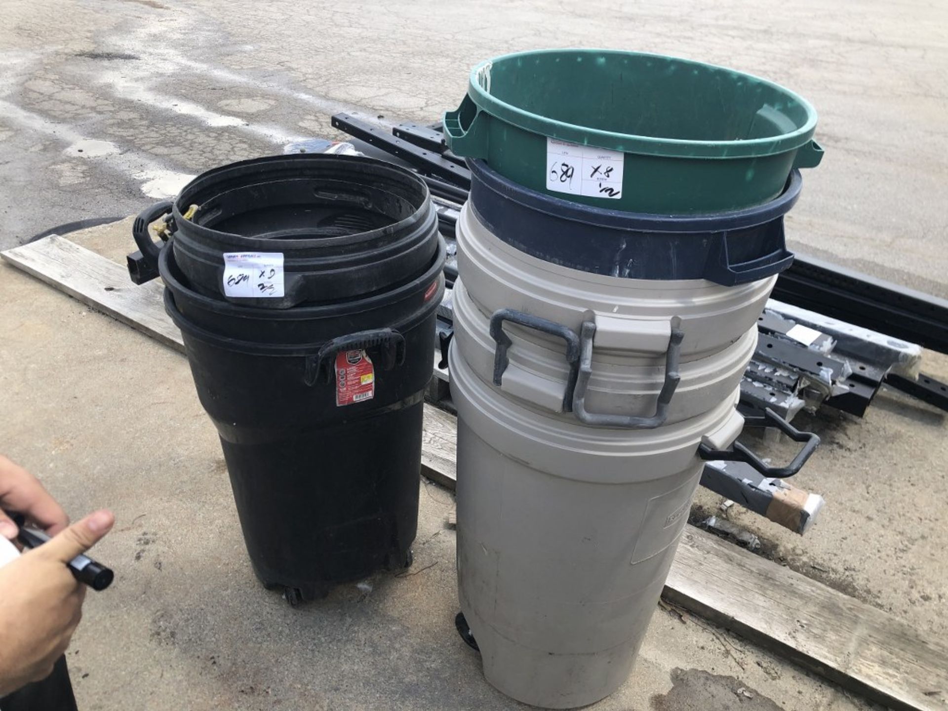 GARBAGE BINS - X 8