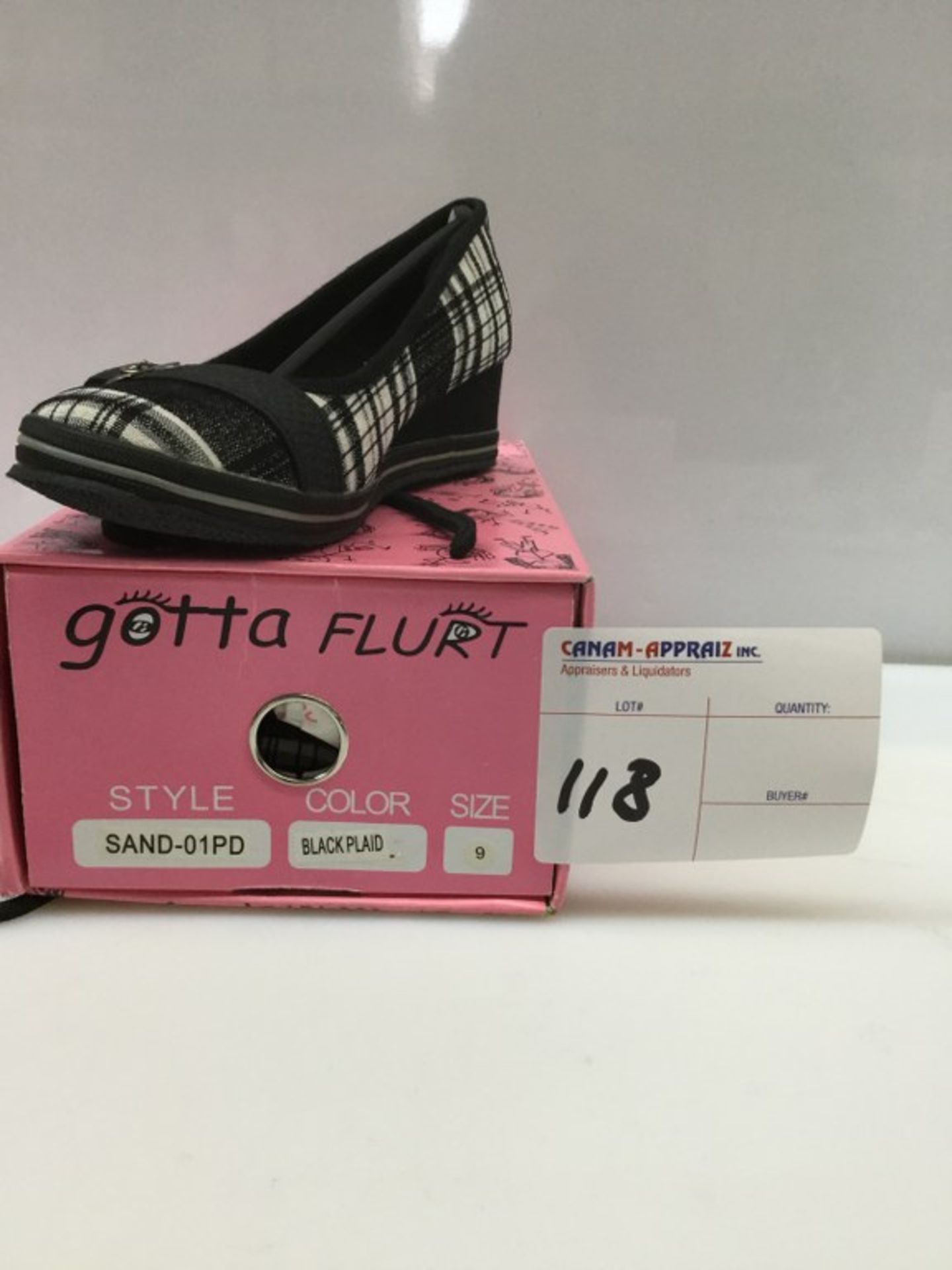 GOTTA FLIRT BLACK PLAD GIRL SHOE, SIZE 9