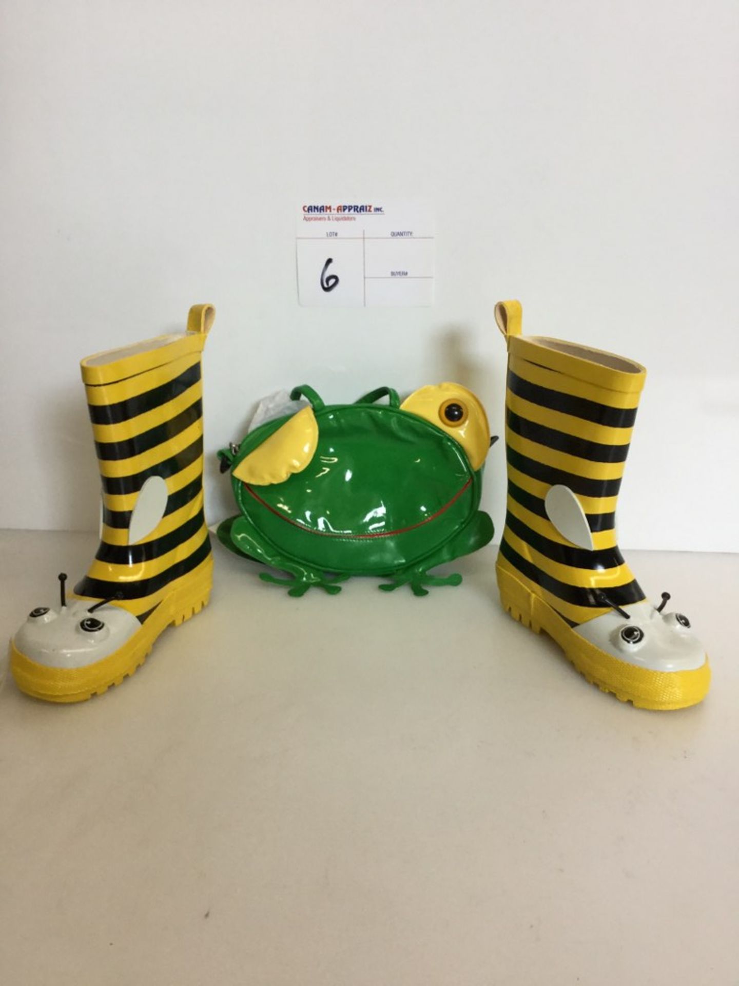 HONEYBEE CHILD BOOT - SIZE 11, W/ FROG BAG