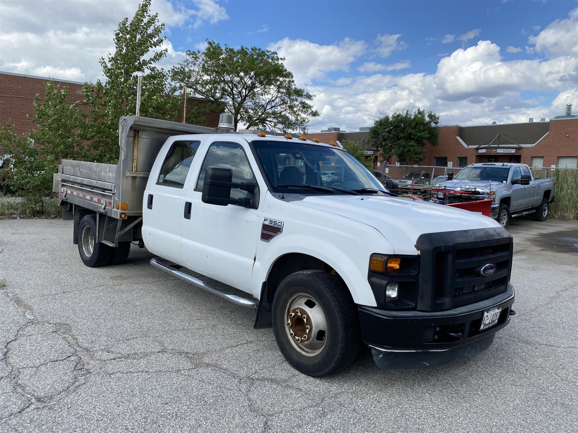 2008 FORD F-350 SUPERDUTY XL - 372,316KM - VIN # 1FDWW36R88EE62946 *CARFAX REPORT PROVIDED UPON - Image 4 of 8