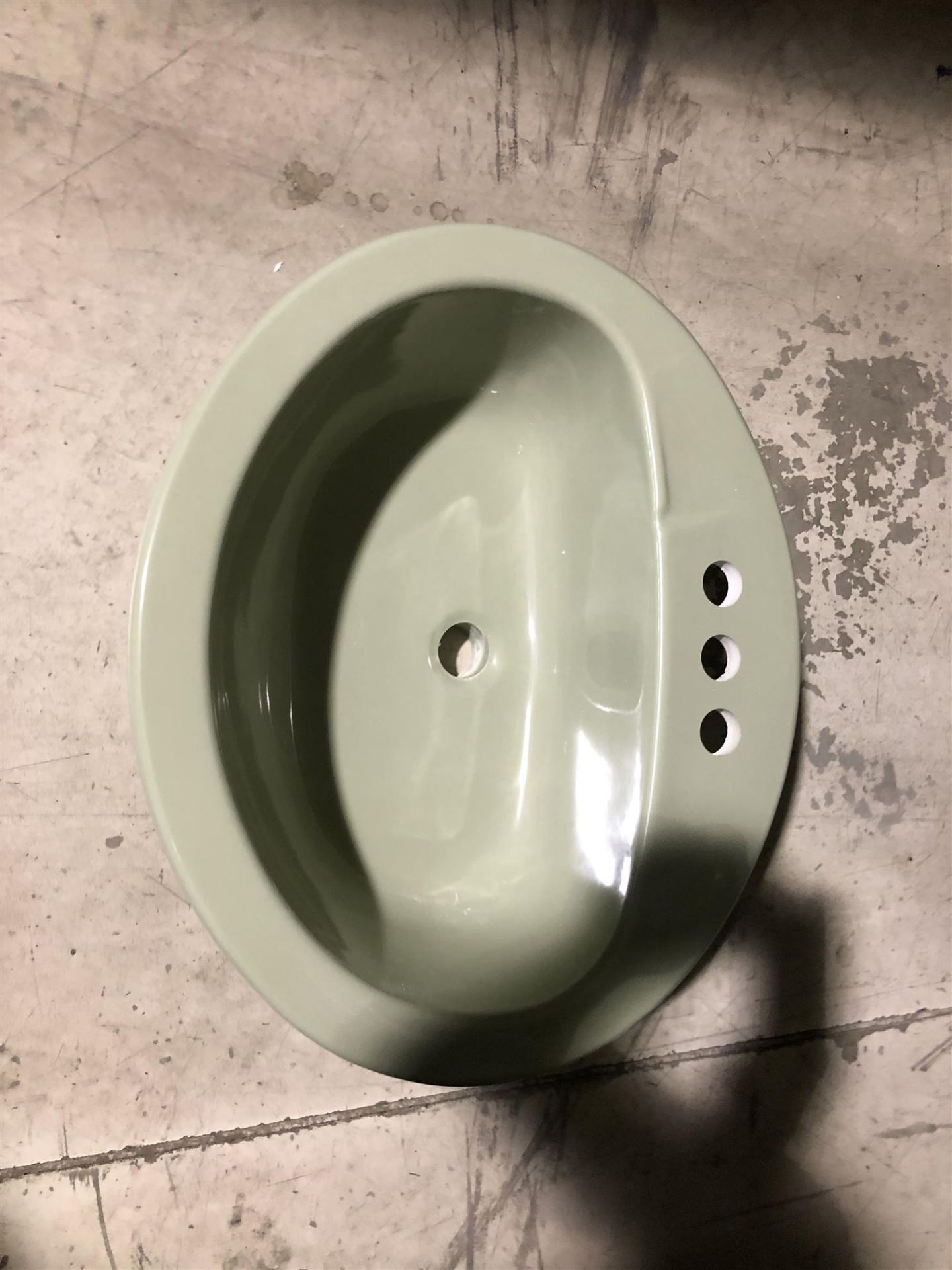 NO MANUFACTUERER LISTED - COLORED SINK SEE PHOTOS - 2PCS - Image 2 of 2