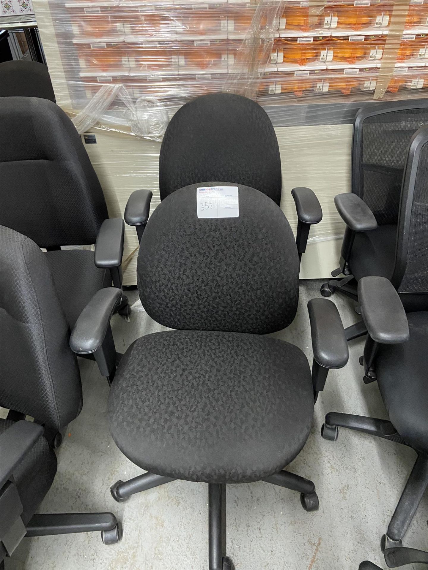 BLACK SPOTTED OFFICE ROLLING CHAIR W/ ARMS - 2PCS