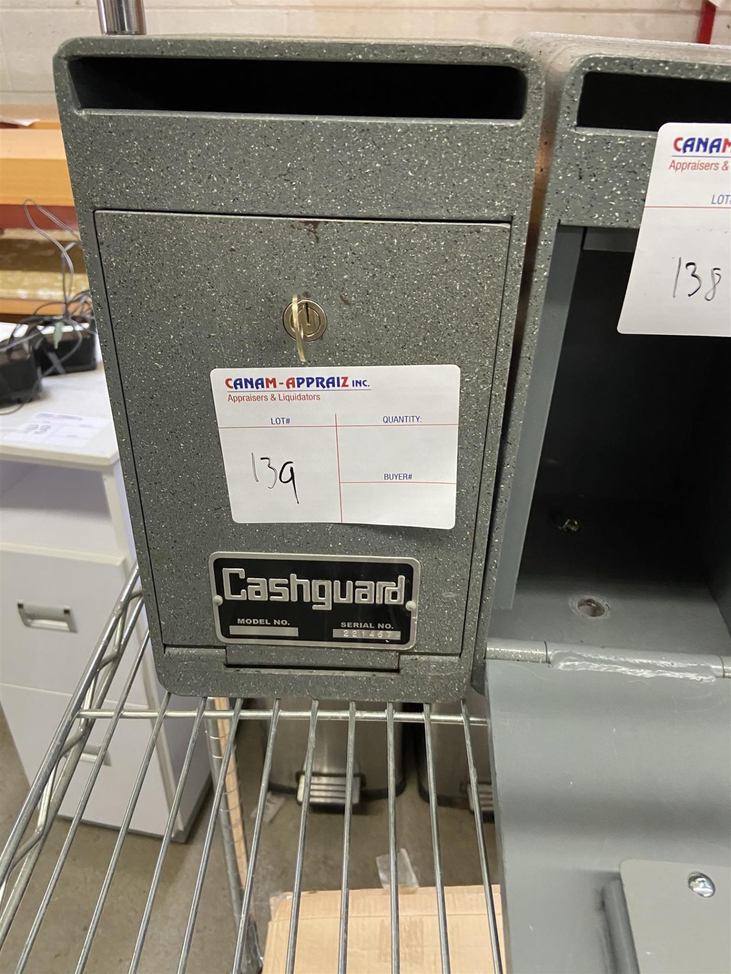 CASHGUARD, SMALL SAFE W/ KEY