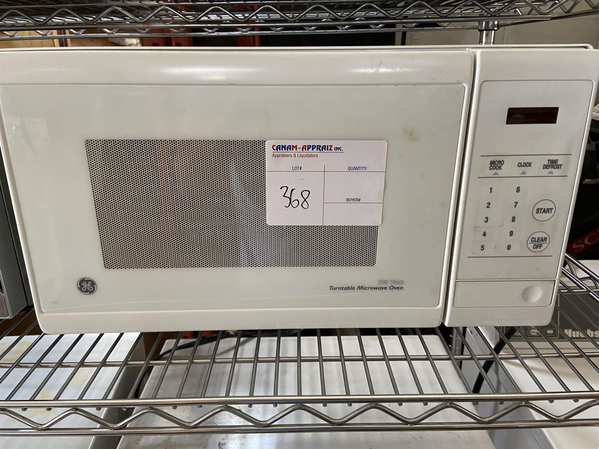 CAMCO, 700 WATT TURNABLE MICROWAVE OVEN, - MODEL # GTCO716WO2