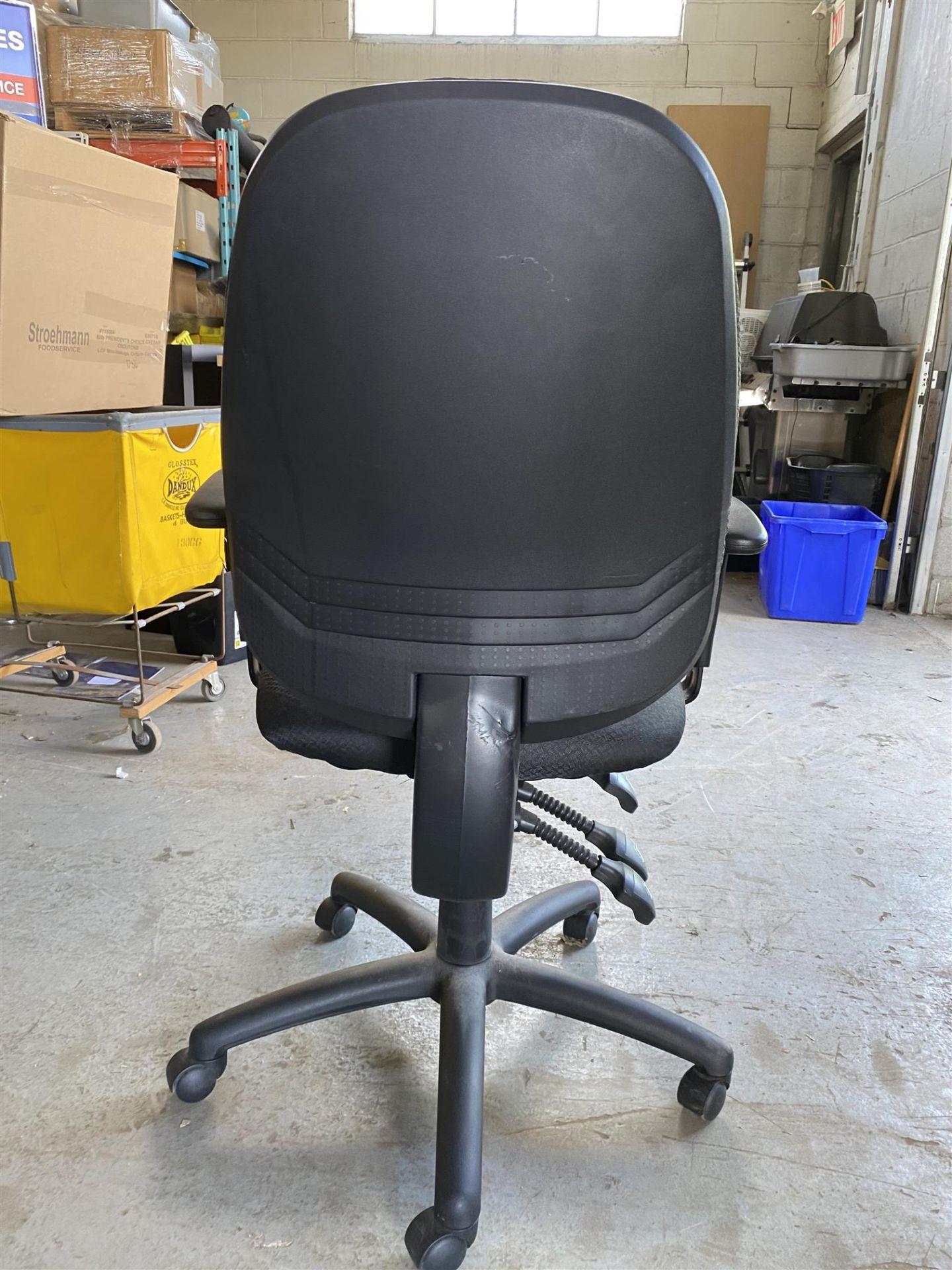 BLACK ROLLING OFFICE CHAIR - 2PCS - Image 4 of 4