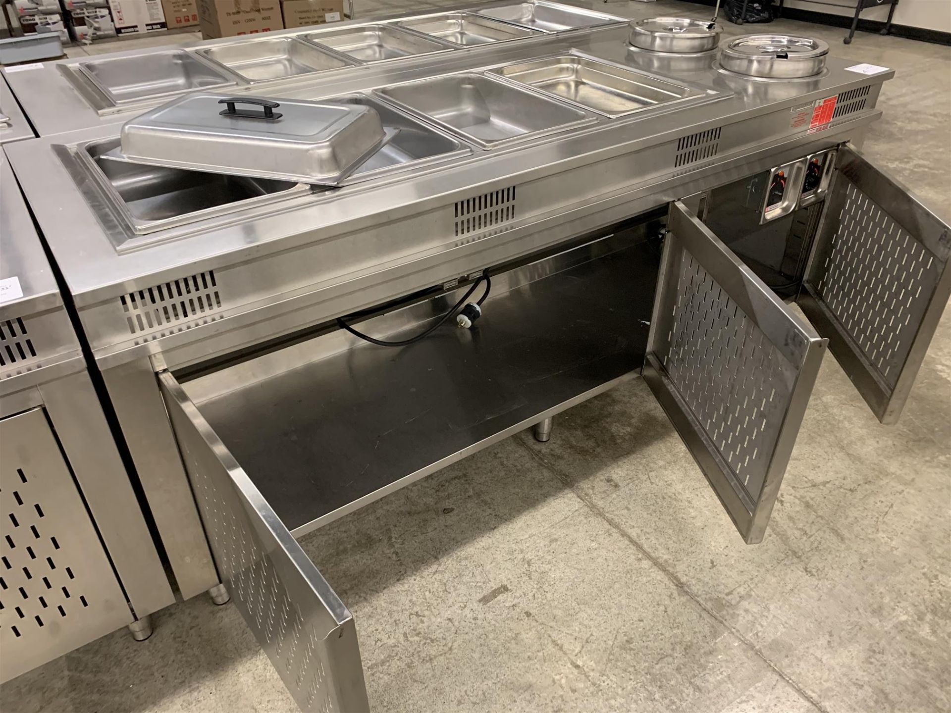 84" X 32" STAINLESS STEEL - BUFFET FOOD WARMER STATION W/4 x INSERTS + 2 SOUP INSERTS - Image 4 of 4