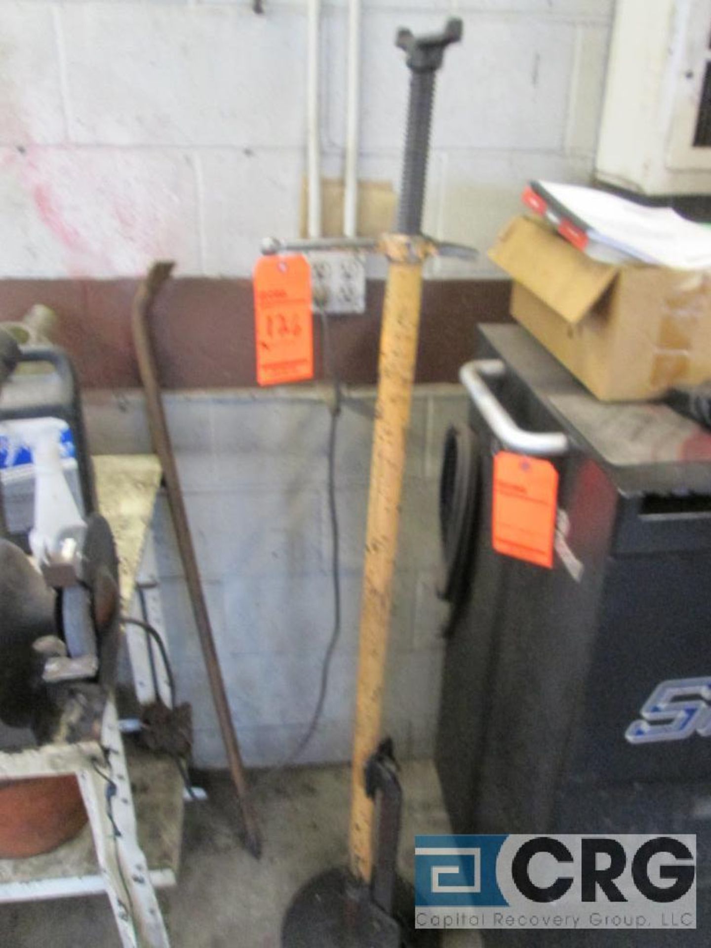 Lot of (2) assorted manual screw jacks, 4-5 foot height cap. - Image 2 of 2