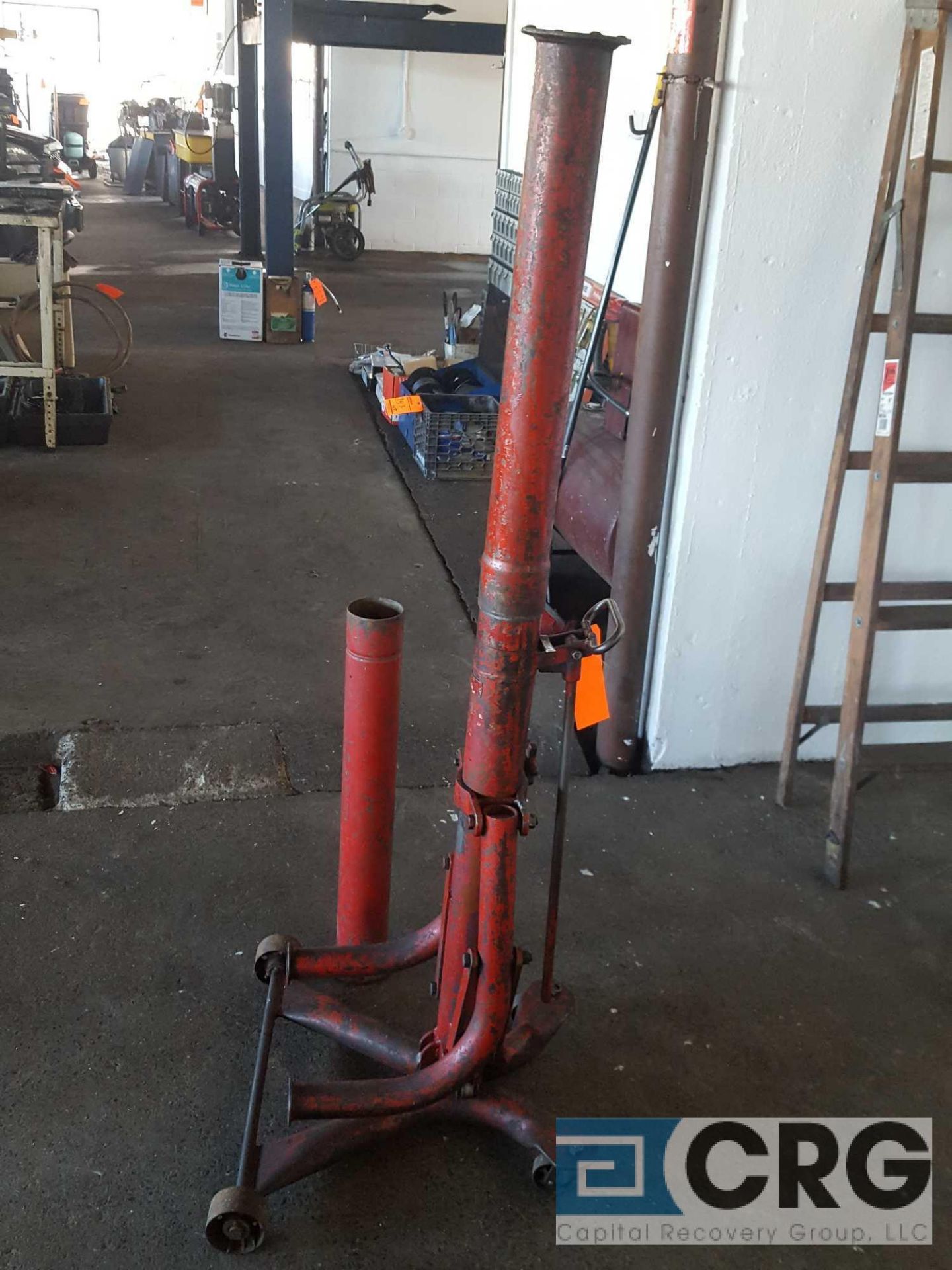 Milwaukee 100-172047 portable bumper jack, 4,000 lb. cap. - Image 2 of 3