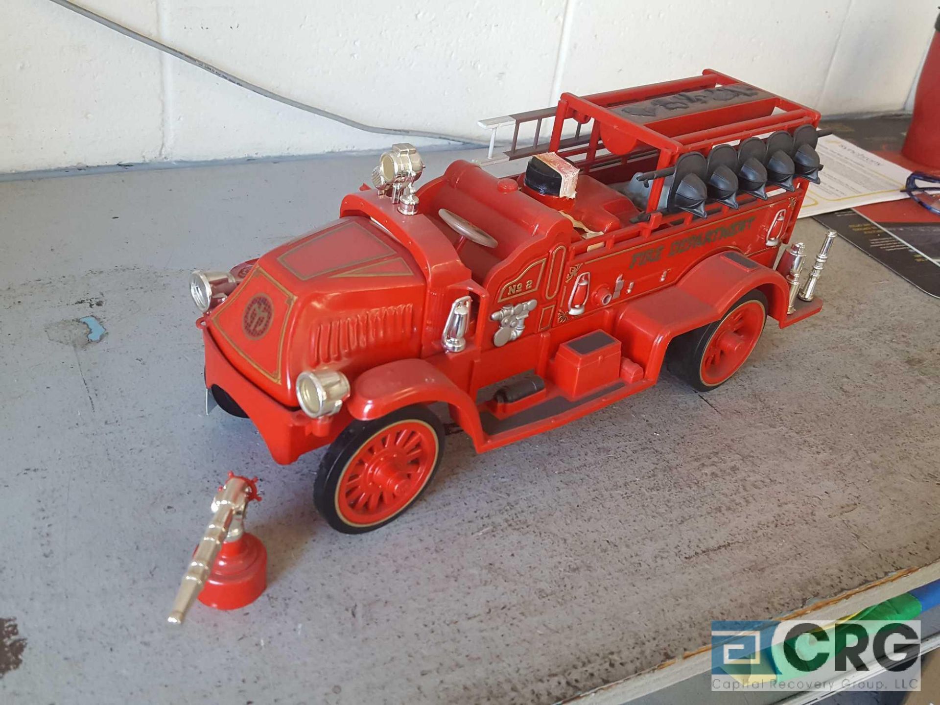 Antique Fire Truck No 2, Jim Beam decanter, full with original seal - Image 2 of 3