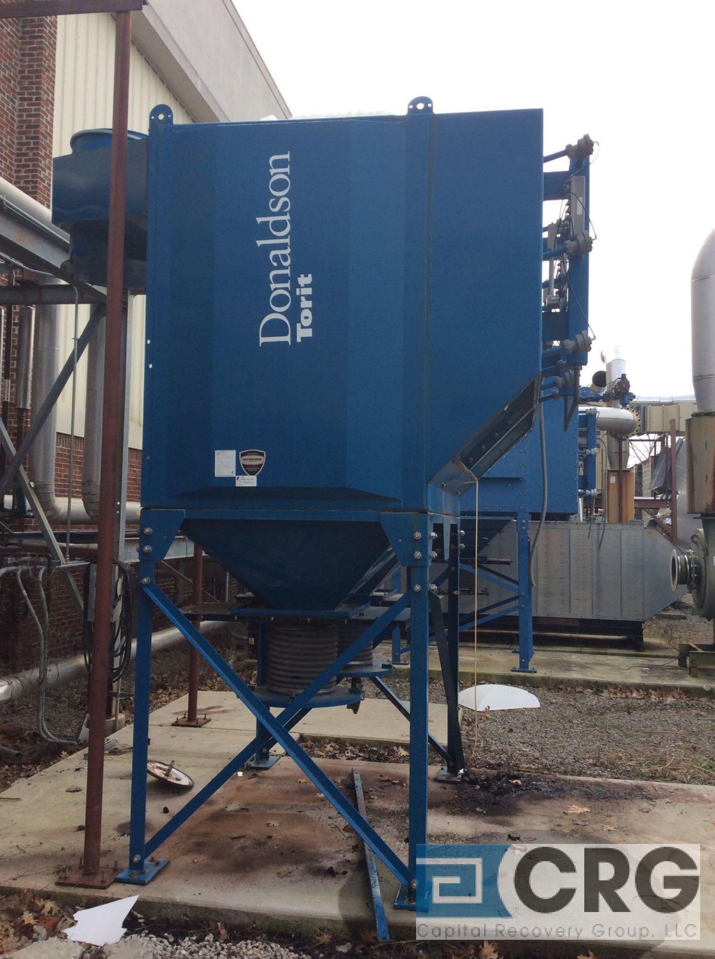 Donaldson Torit DF03-24 dust collector, with Aerovent blower 60 hp motor both are 3 phase - Image 6 of 7