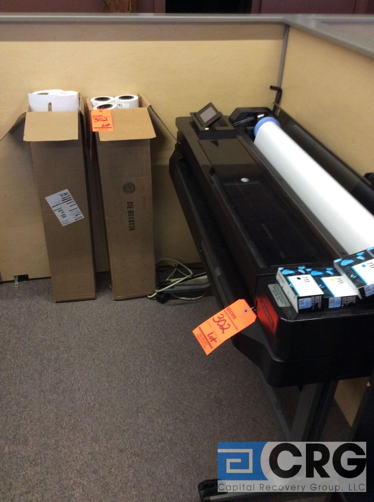 HP DesignJet T520 36 in. color plotter with extra rolls - Image 2 of 3