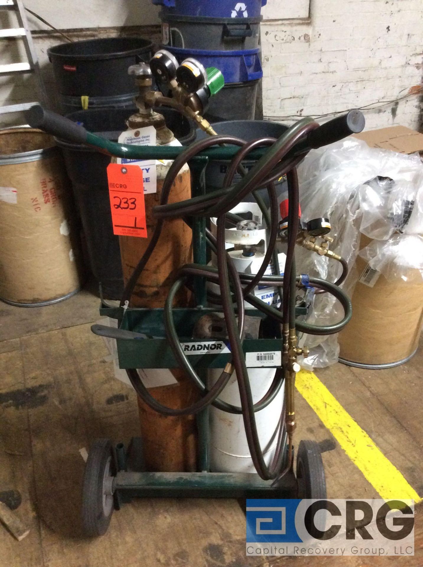 Oxy/Accet welding cart with regulator, hose and welding gun (tanks not included)