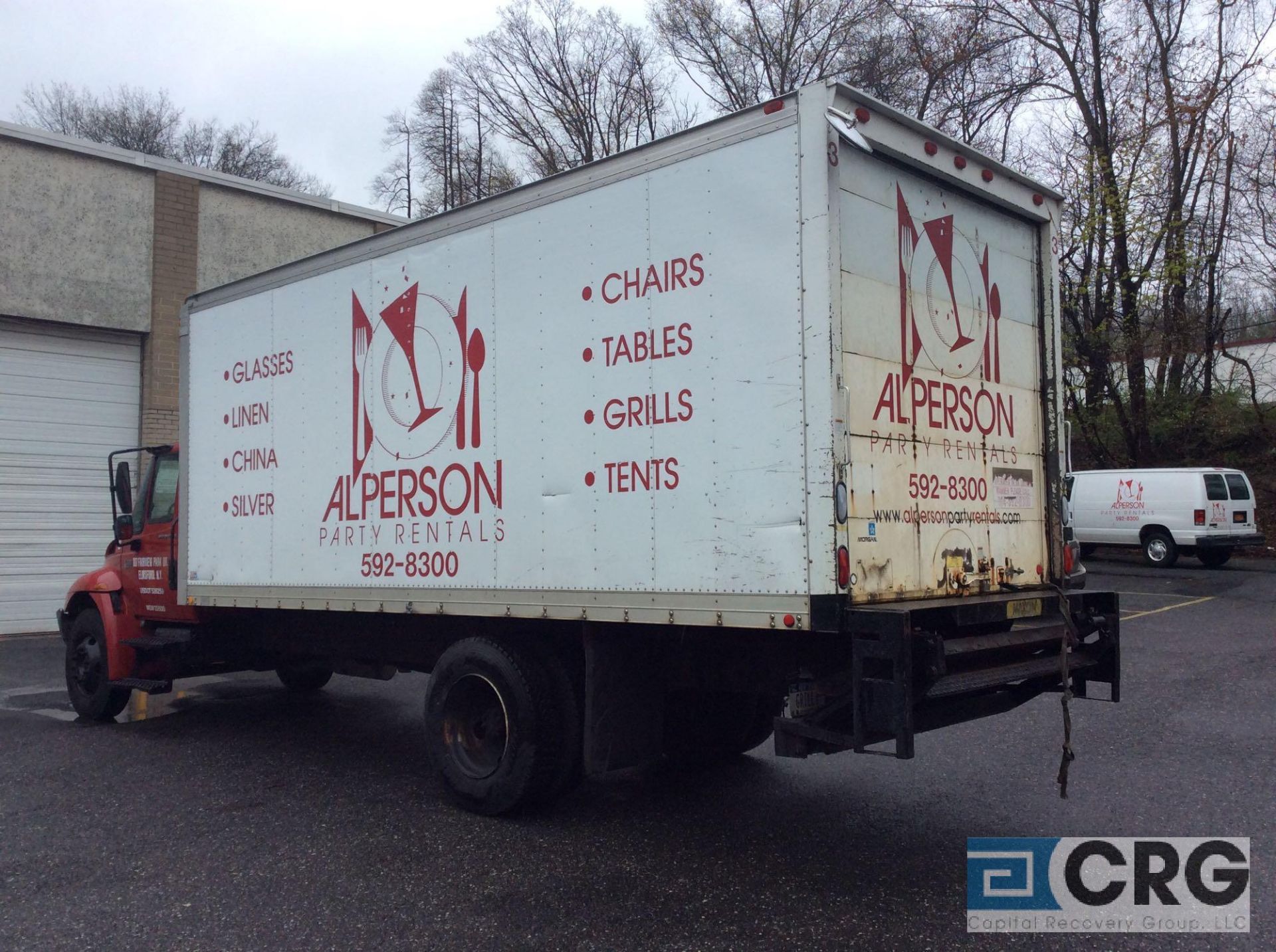 2004 International 20' box truck, DT466 ENGINE, A/T, Vinyl interior, Morgan 20' box w/Maxon lift - Image 4 of 7