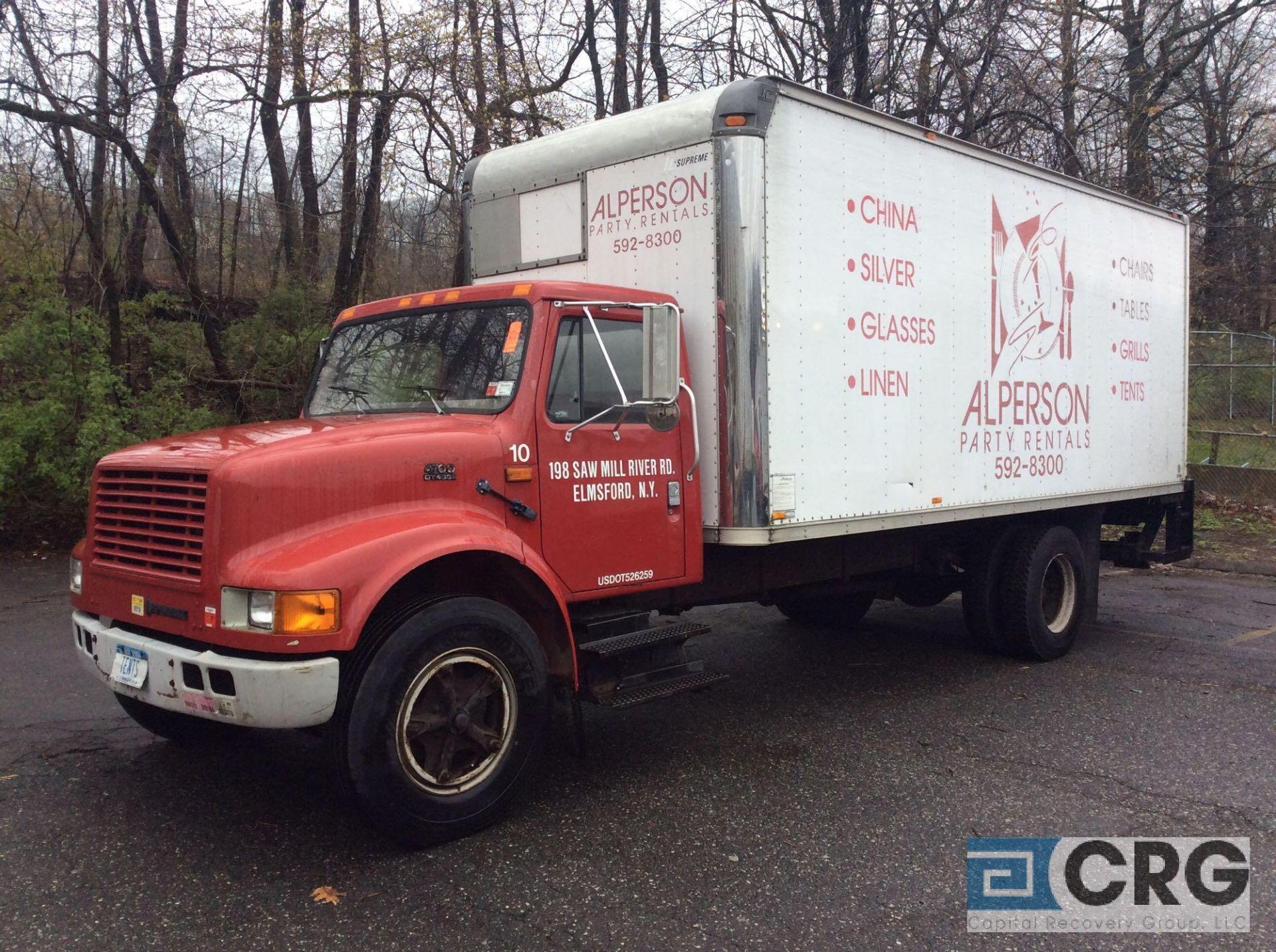 1998 International 20' box truck, DT466E ENGINE, A/T, Vinyl interior, Supreme Corp 20' box w/Maxon