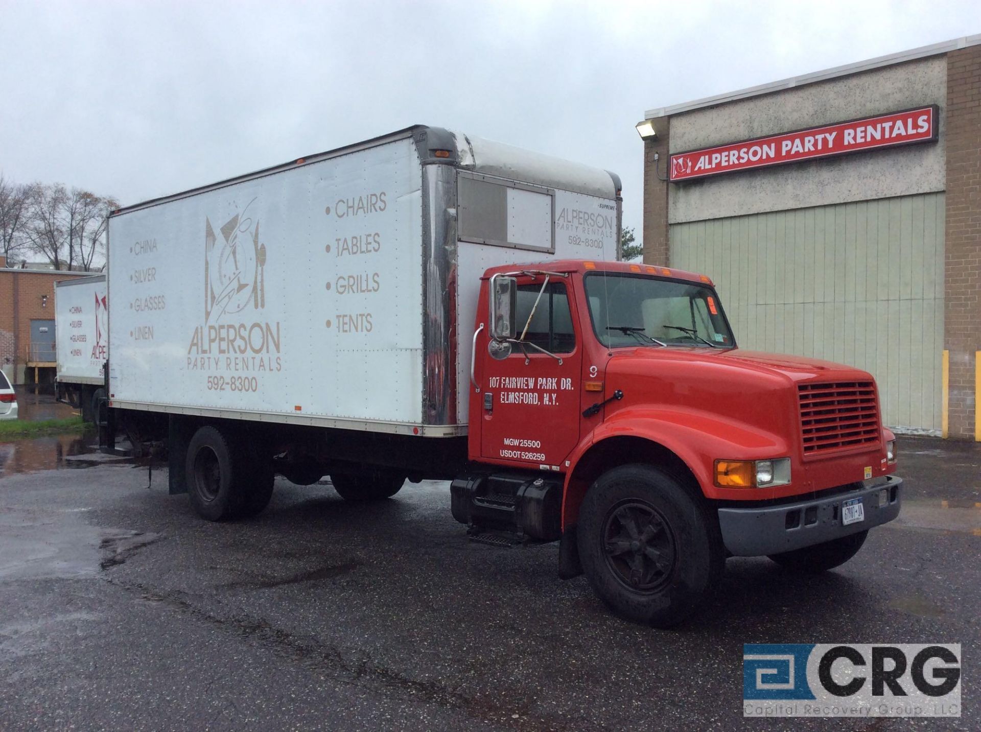 2002 International 20' box truck,DT466E ENGINE, A/T, Vinyl interior, Supreme Corp 20' box w/Waltco - Image 2 of 8