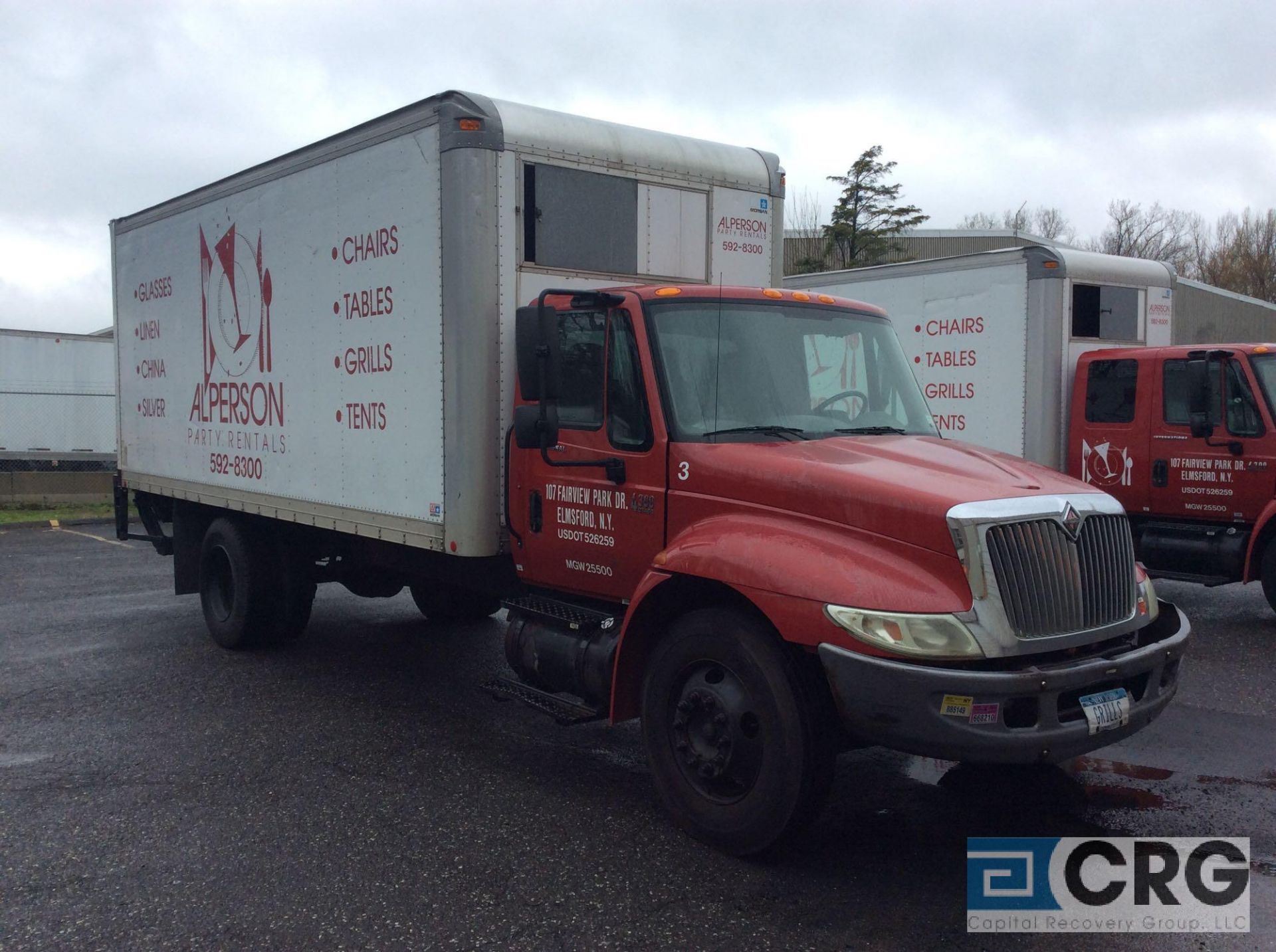 2004 International 20' box truck, DT466 ENGINE, A/T, Vinyl interior, Morgan 20' box w/Maxon lift - Image 2 of 7