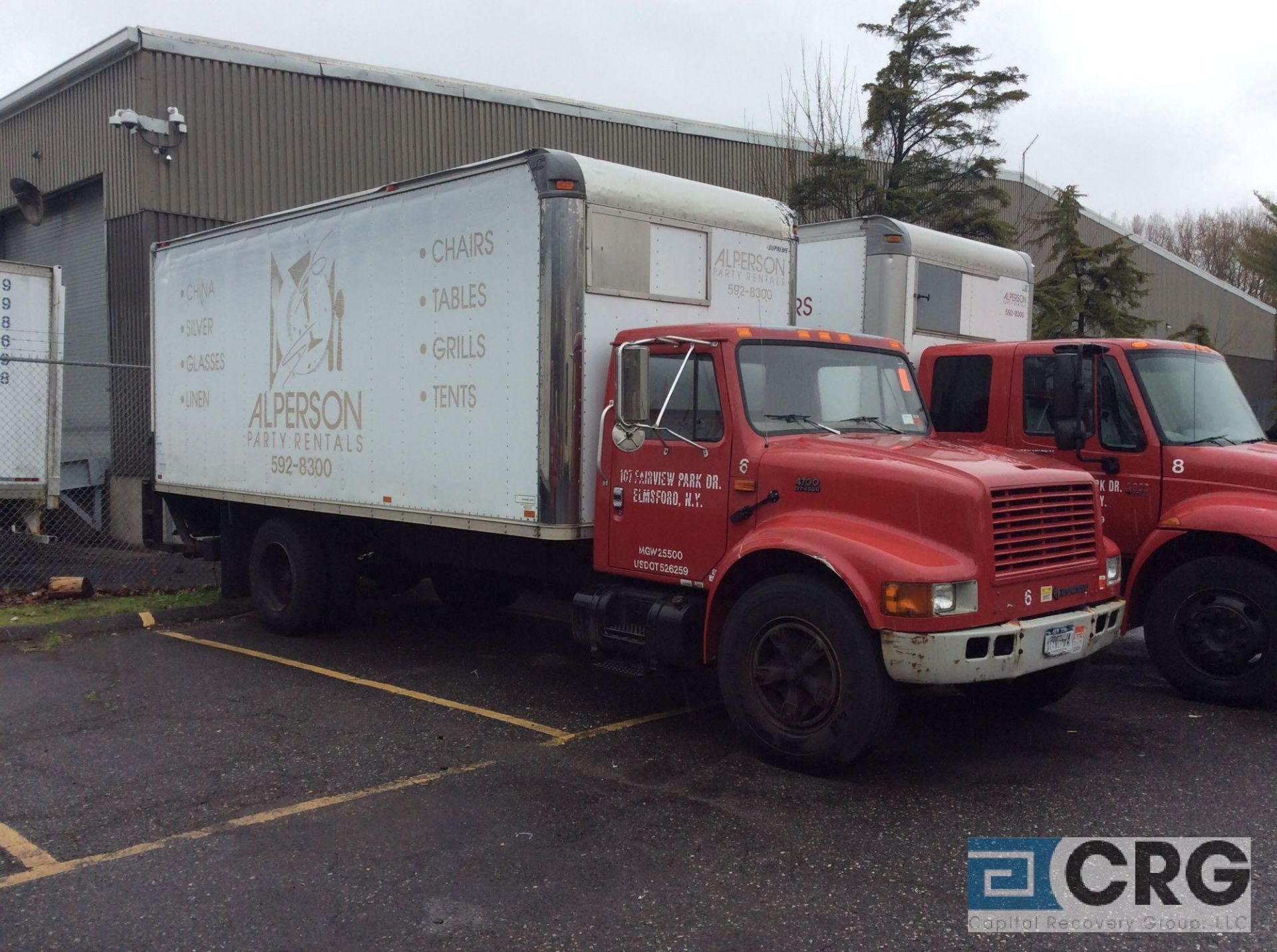 2002 International 20' box truck, DT466E ENGINE, A/T, Vynl interior, Supreme Corp 20' box w/Waltco - Image 2 of 8