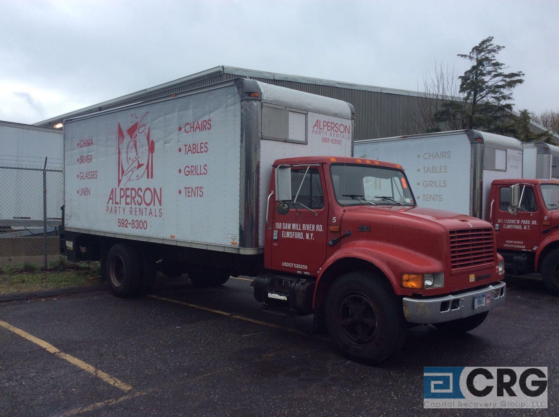 1999 International 20' box truck, DT466E ENGINE, A/T, Vinyl interior, Supreme Corp 20' box w/Maxon - Image 2 of 9