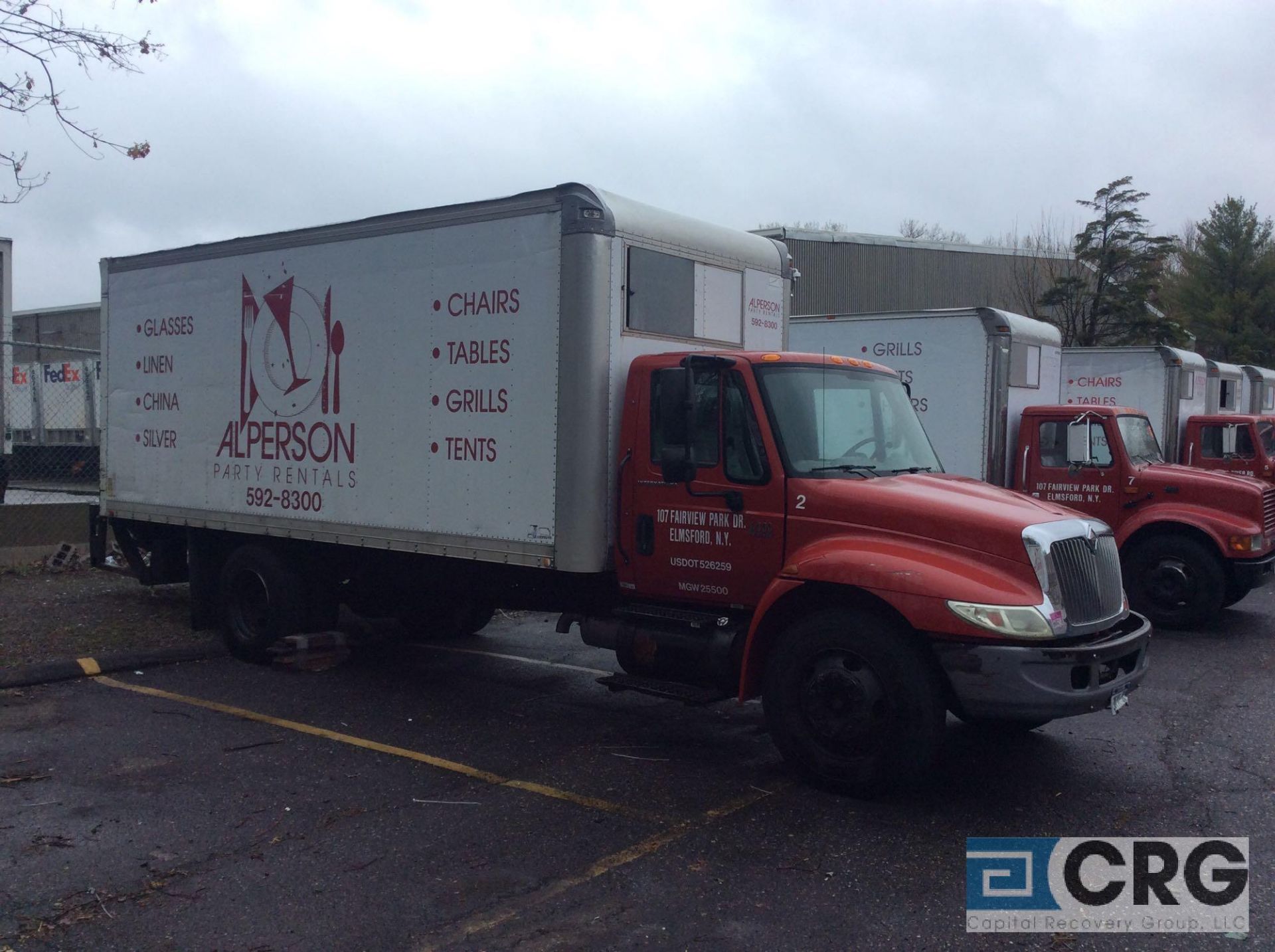 2003 International 20' box truck, DT466 ENGINE, A/T, Vinyl interior, Morgan 20' box w/Maxon lift - Image 2 of 8