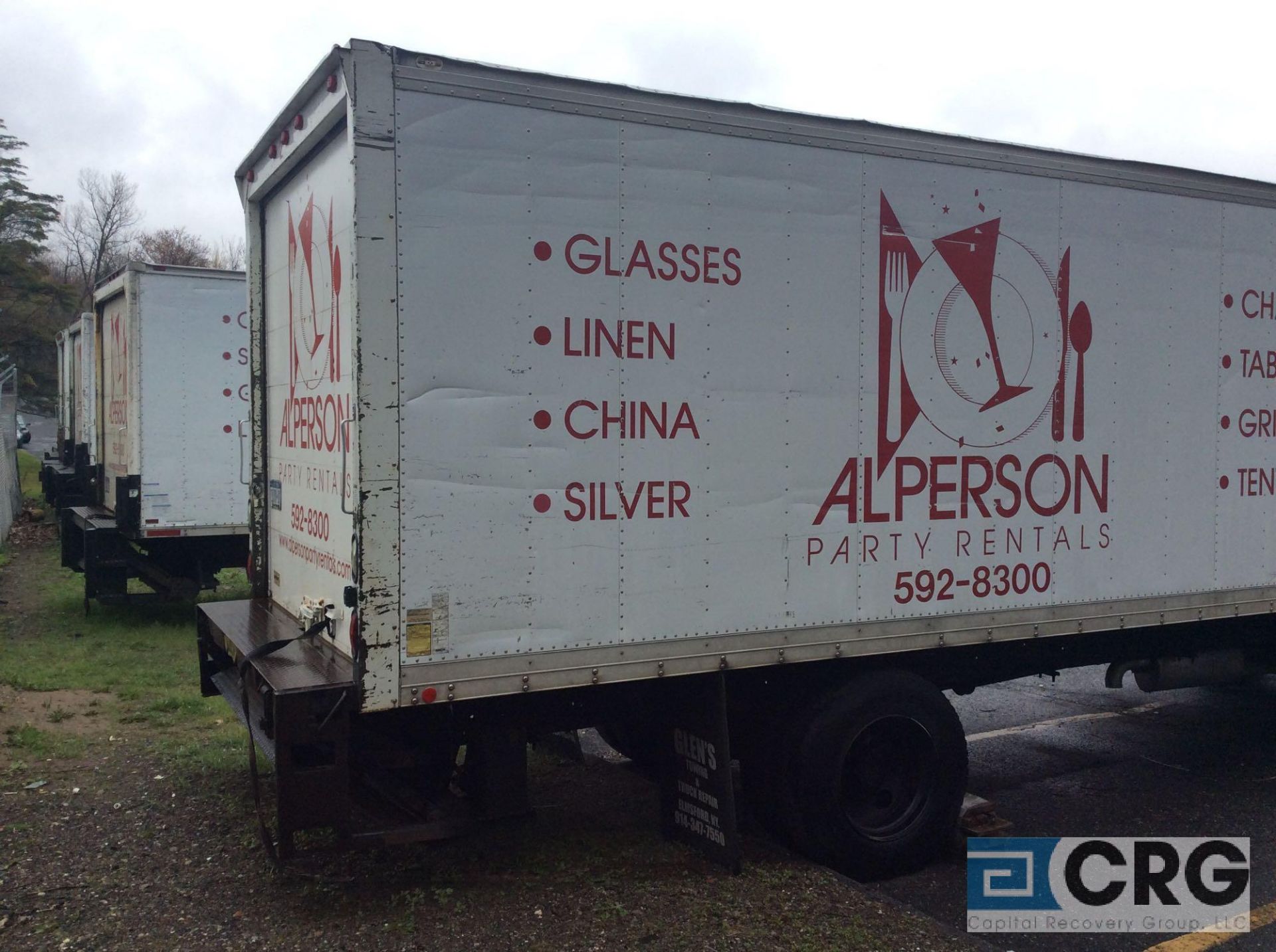 2003 International 20' box truck, DT466 ENGINE, A/T, Vinyl interior, Morgan 20' box w/Maxon lift - Image 3 of 8