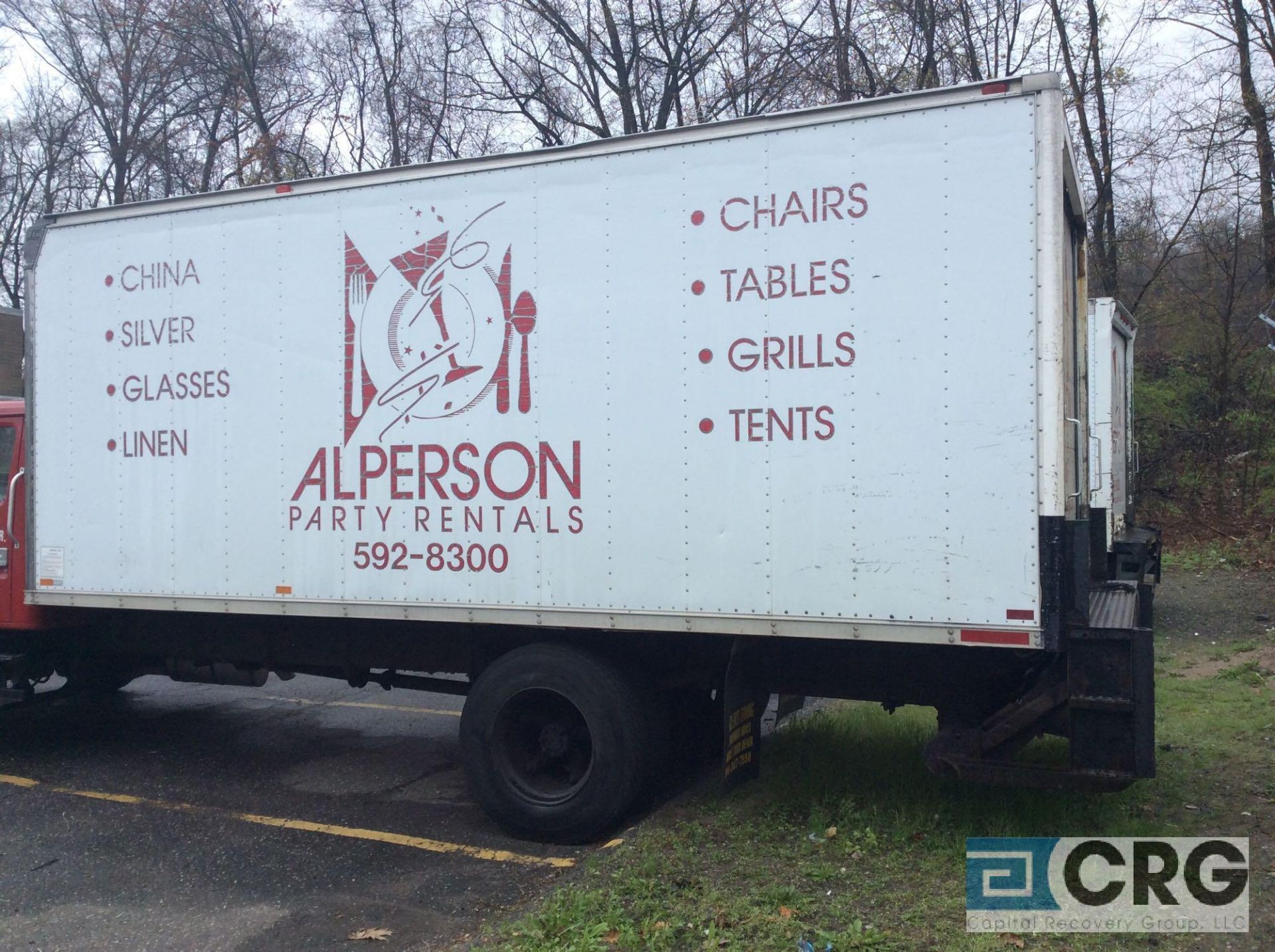 2001 International 20' box truck,DT466E ENGINE, A/T, Vinyl interior, Supreme Corp 20' box w/Waltco - Image 4 of 9