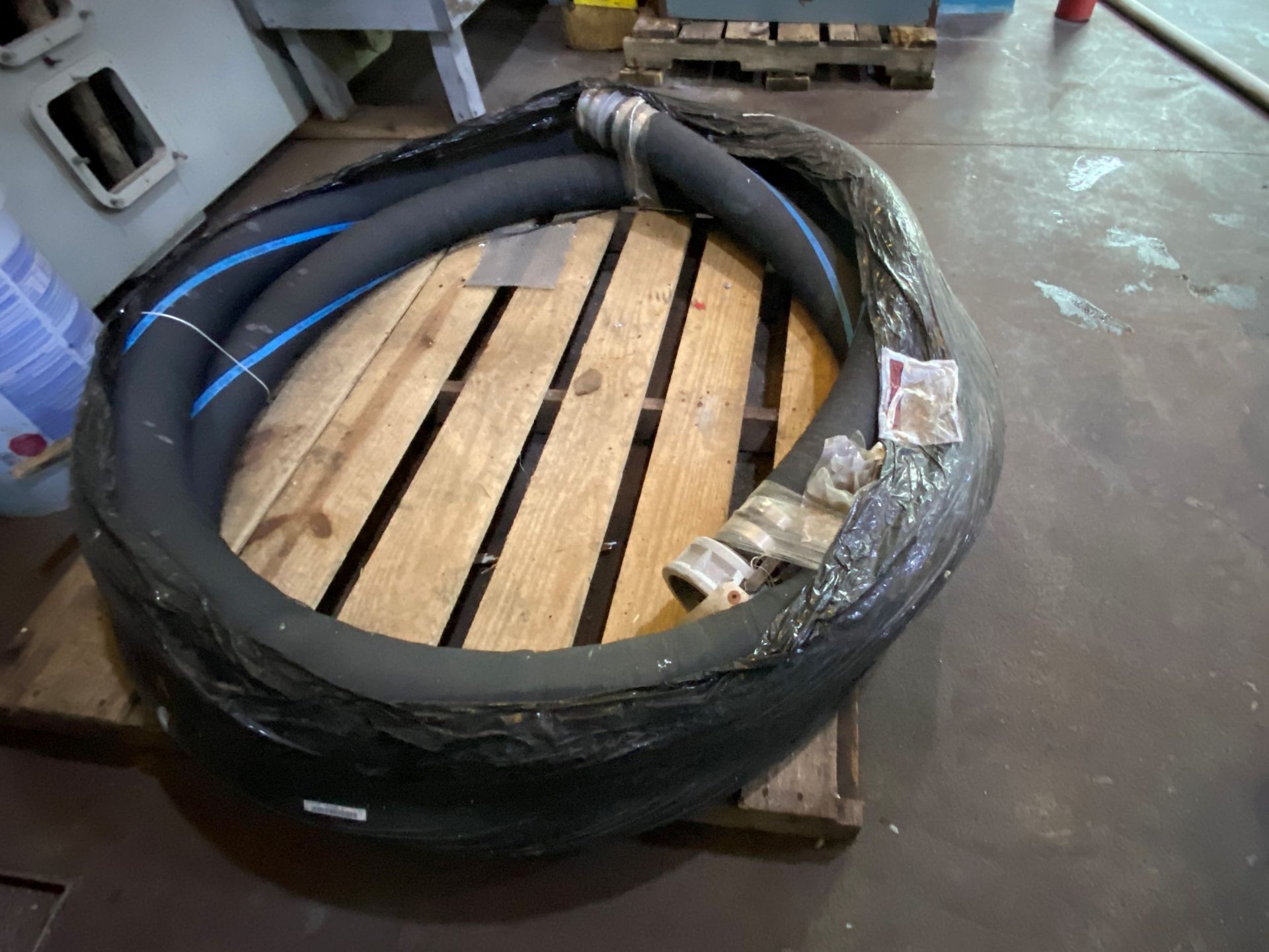 10' X 3" HP rubber high pressure hose on pallet with quick connect fittings