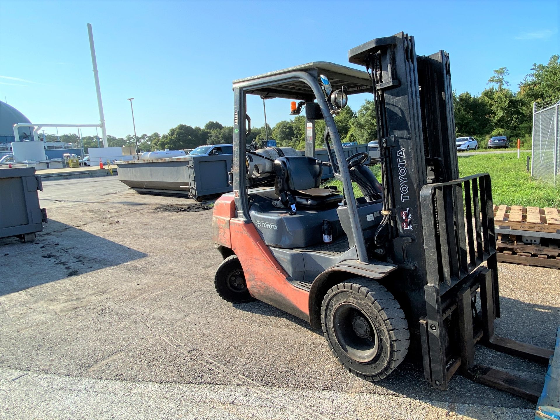 Toyota solid tire LP forklift, 4,600# capacity, 181" mast with side shift, 6,494 hrs.